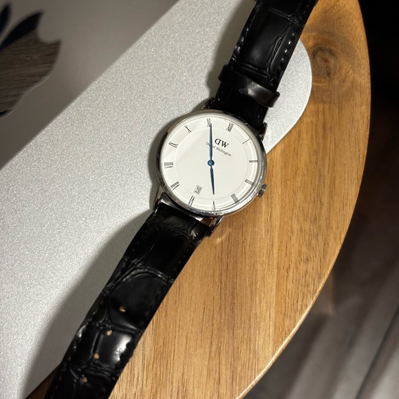 Daniel Wellington Watch - Picture 3 of 5